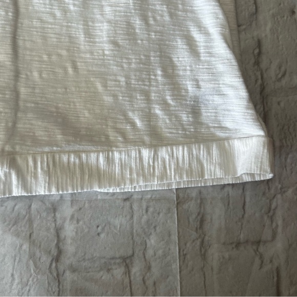 Women’s Tee - Picture 4 of 7